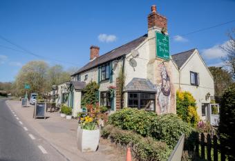The Farmers Boy Inn Guest House allows 18 year olds to book a room