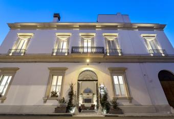 Relais Palazzo Vaglio allows 18 year olds to book a room