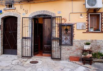 La Luna nel Pozzo has Balcony rooms