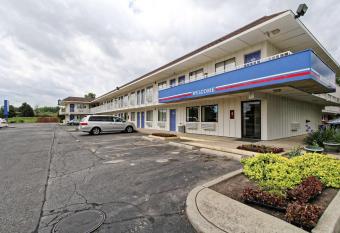 Motel 6 Cleveland West Lorain Amherst has Smoking rooms