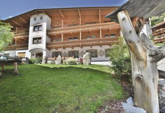 Ferienhof zur Sonne has Balcony rooms