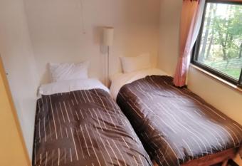 Piremon has rooms with a private hot tub