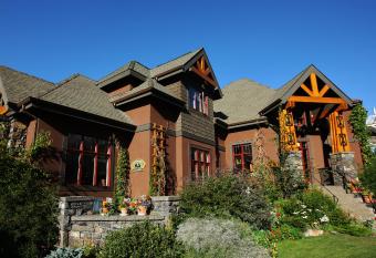 Buffaloberry Bed & Breakfast has Balcony rooms