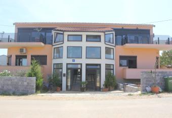 Haus Sunset has Balcony rooms