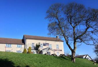 Brewers Lodge allows 18 year olds to book a room