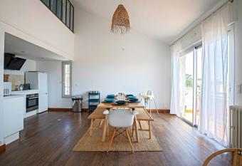 Duplex Carnon has Balcony rooms