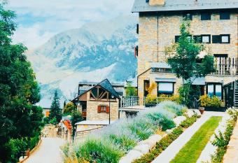 Alberg Taull allows 18 year olds to book a room