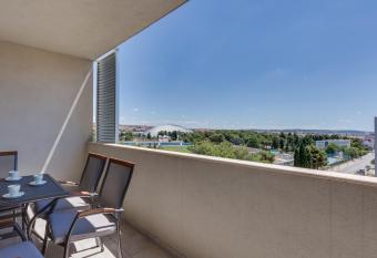 Apartment Pavic allows 18 year olds to book a room