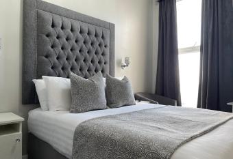 Park House Hotel allows 18 year olds to book a room