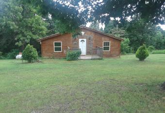 Cedar cabin located on a buffalo farm has Balcony rooms
