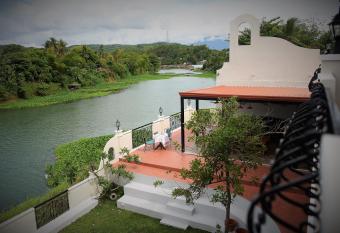 Casa Marina Bed and Breakfast has Balcony rooms