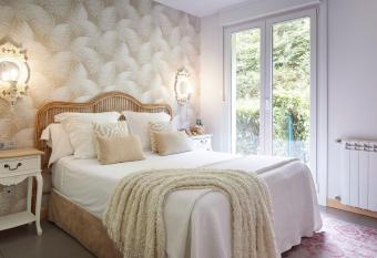 Hotel Boutique Txanka Erreka PARKING INCLUIDO has Balcony rooms