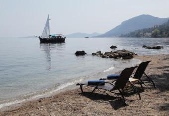 EDEM Villa sea-front has rooms with a private hot tub