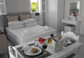 Milos Bay Suites has Balcony rooms