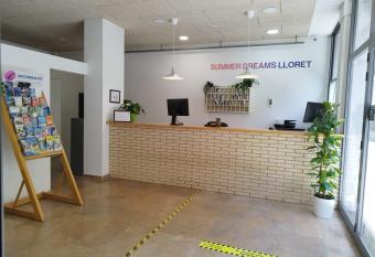 Apartments SUMMER DREAMS LLORET allows 18 year olds to book a room