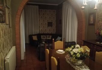 Spazioso appartamento indipendente allows 18 year olds to book a room