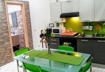 Corte Degli Aranci House has Balcony rooms