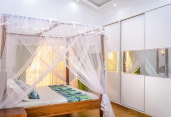 Golden Duranta Villas allows 18 year olds to book a room