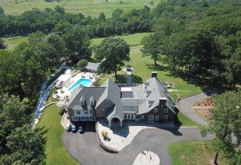 The Manor at Courtland Farm has Balcony rooms