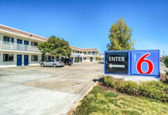 Motel 6 Redding North allows 18 year olds to book a room