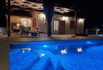 Villa Ancora has Balcony rooms