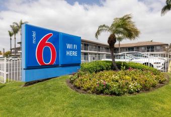 Motel 6 Santa Ana, CA allows 18 year olds to book a room
