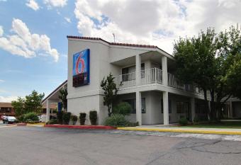 Motel 6-Albuquerque, NM - Coors Road allows 18 year olds to book a room