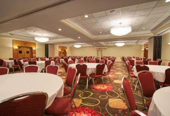 Radisson Hotel Milwaukee West has Balcony rooms