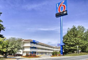 Motel 6-New Cumberland, Pa - Harrisburg - Hershey South allows 18 year olds to book a room