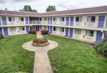 Motel 6 Elkton, MD allows 18 year olds to book a room