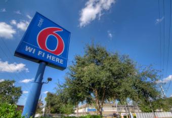 Motel 6 Orlando Winter Park allows 18 year olds to book a room