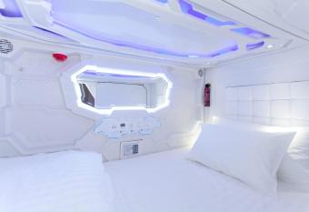 Avagard Capsule Hotel - Suvarnabhumi Airport allows 18 year olds to book a room