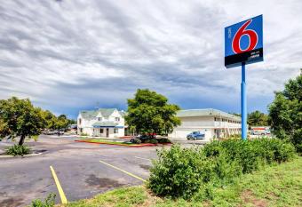 Motel 6 Denver West Wheat Ridge - North allows 18 year olds to book a room