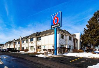 Motel 6-Palatine, Il - Chicago Northwest has Smoking rooms