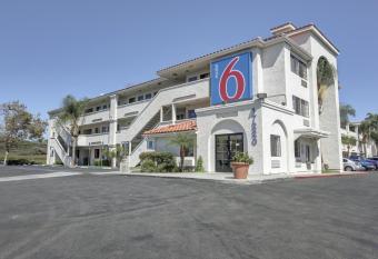 Motel 6 Los Angeles Bellflower has Smoking rooms