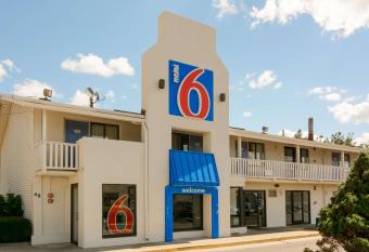 Motel 6 Leominster Ma allows 18 year olds to book a room