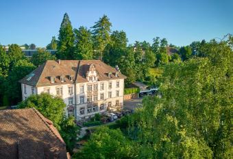 Hotel Promenade allows 18 year olds to book a room