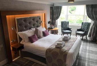 The Resolution Hotel has rooms with a private hot tub