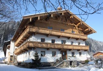 Ferienhof Kampfl has Balcony rooms