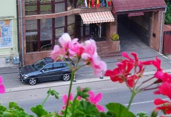 Pensiunea Select allows 18 year olds to book a room