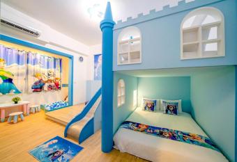 Han Tian Slide has Balcony rooms