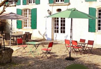 Logis de Chenac has Balcony rooms