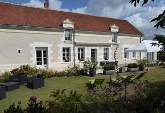 Pause Couffy has Balcony rooms