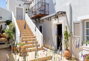 Guesthouse Niriides allows 18 year olds to book a room