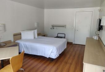 Travelodge by Wyndham Fayetteville allows 18 year olds to book a room