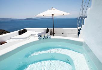 Oia s Secret has rooms with a private hot tub