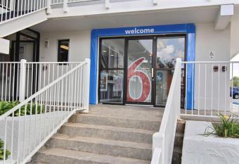 Motel 6 Cleveland - Middleburg Heights allows 18 year olds to book a room