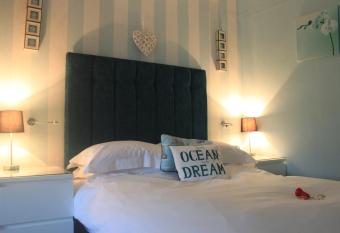 The Red House Guest House allows 18 year olds to book a room