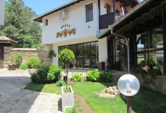 Guest House Debar has Balcony rooms