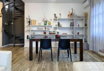 Nest Guesthouse has Balcony rooms